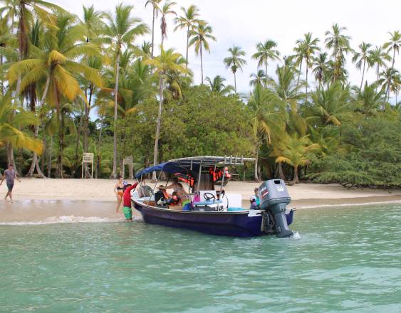 Cortesía Tour Coiba | Una lancha transporta a turistas.