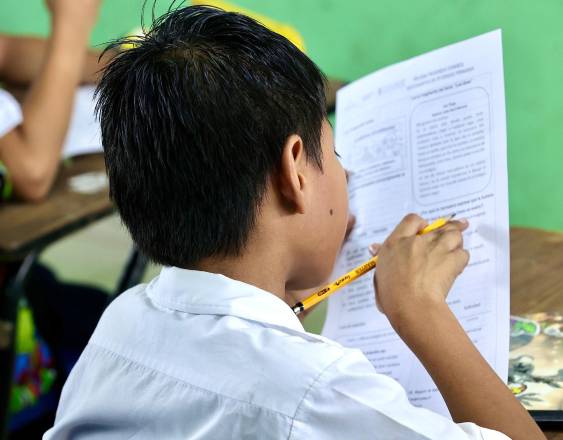 MEDUCA | Un niño recibiendo clases.