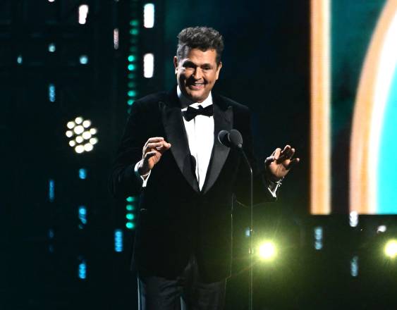 AFP | El cantante colombiano Carlos Vives durante una premiación.