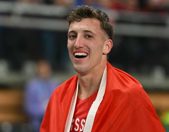 El suizo Simon Ehammer bate el récord mundial de heptatlón con 6.670 puntos