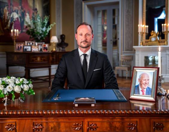 HEIKO JUNGE / AFP | El rey Haakon VIII.