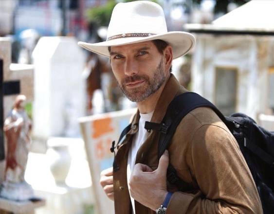 Arap Bethke inicia el rodaje de la serie documental “Entre 2 Mundos”