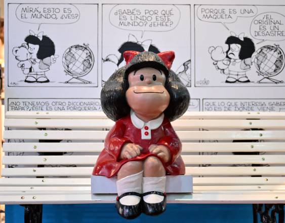 AFP | Una estatua de Mafalda, el personaje de cómic creado por el dibujante argentino Joaquín Salvador Lavado, conocido como “Quino”.