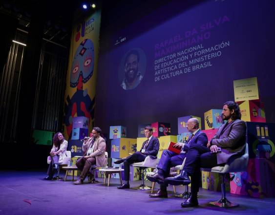 Cortesía | Panel de artistas en el congreso en Bogotá.