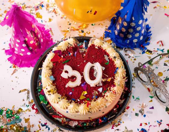 Pexels | Dulce de cumpleaños en una fiesta.