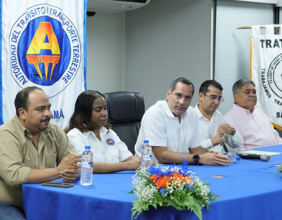 ATTT entrega certificados de operación en Veraguas y presenta Plan de Modernización al sector transporte