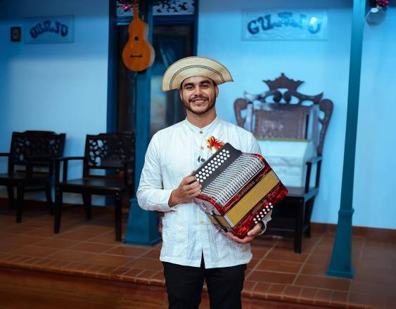 CORTESÍA | El acordeonista tableño Sebastián Batista del conjunto “El Legado Musical”.