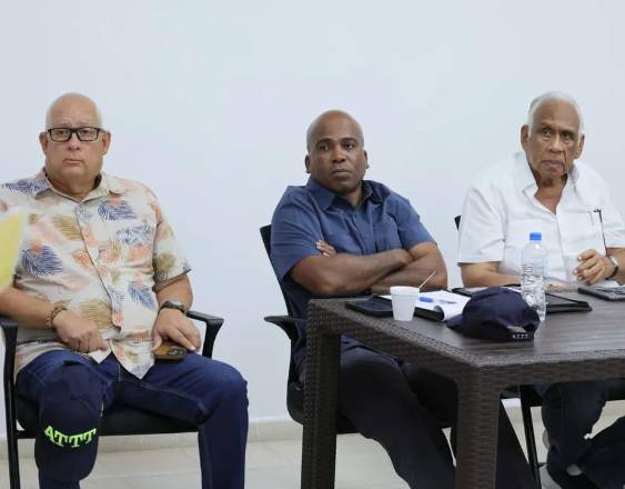 Autoridades y transportistas de Colón buscan modernizar la terminal de la Calle 13.