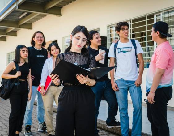 PEXELS | Universitarios.