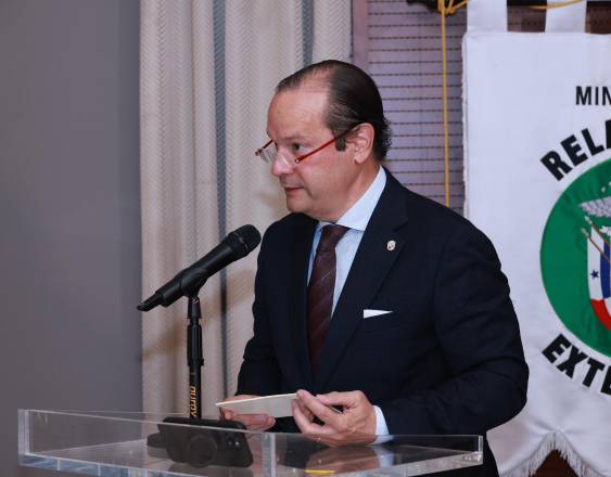 ML | Canciller Martínez-Acha.