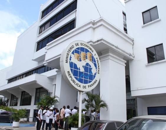 ML | Edificio del Ministerio de Economía y Finanzas (MEF) en la vía España.