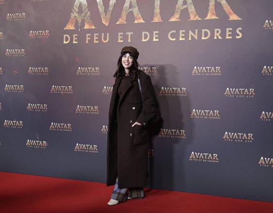 AFP | La cantautora francesa Nolwenn Leroy posa durante una sesión fotográfica para el estreno europeo de “Avatar: Fire and Ash”.