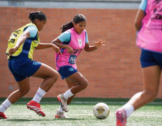 Cortesía Fepafut | Jugadoras de la Selección Sub-17 Femenina de fútbol de Panamá durante una práctica.