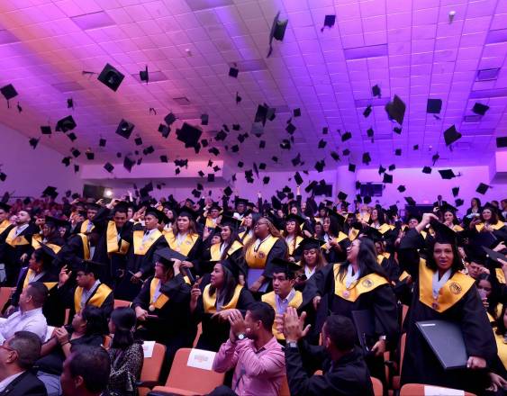 ML | Acto de graduación.