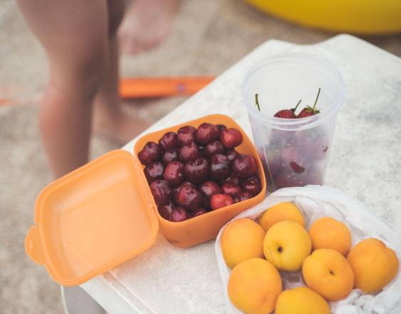 Pexels | Platos con frutas.