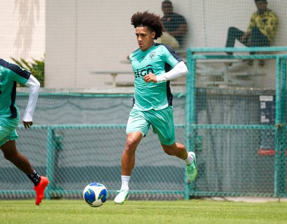Durante los entrenamientos tras el partido contra India.
