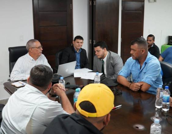 Cortesía | Productores durante la reunión.