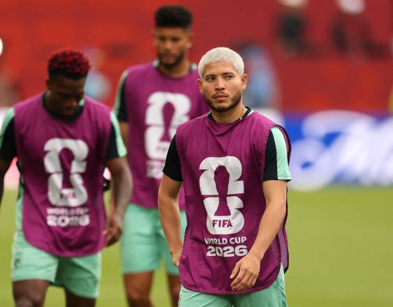 AFP | El futbolista panameño Cristian Martínez (d) junto a sus compañeros de selección durante el Mundial FIFA 2026, en Toronto, Canadá, en junio pasado.