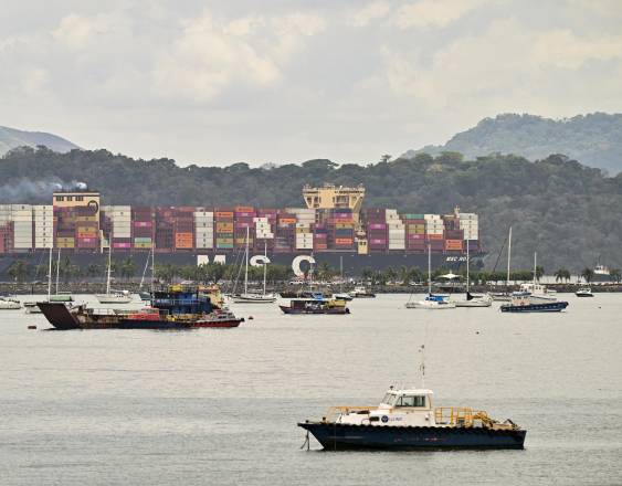 AFP | The MSC Noa Ariela pasa por el Canal de Panamá.