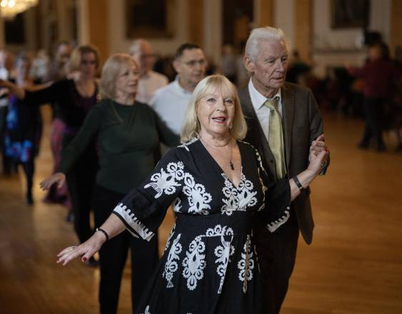 Los jubilados de Liverpool, en el noroeste de Inglaterra, han encontrado en los bailes de salón .