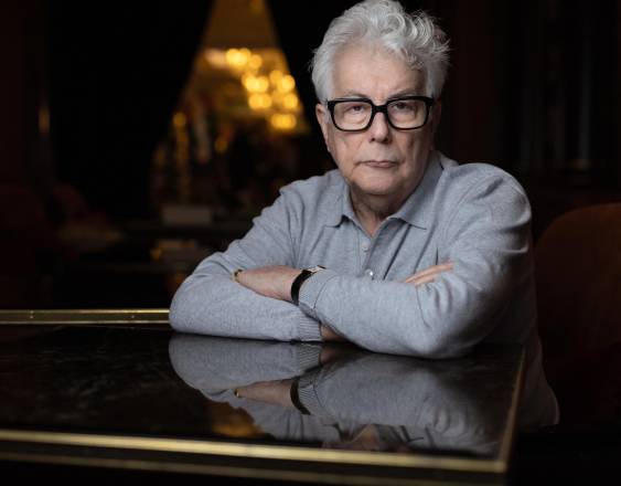 AFP | El escritor británico Ken Follett durante una visita en París.