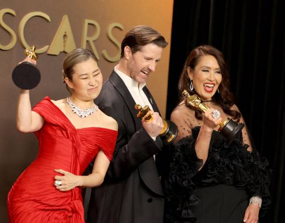 MIKE COPPOLA / Getty Images via AFP | Maggie Kang, Chris Appelhans y Michelle L.M. Wong.