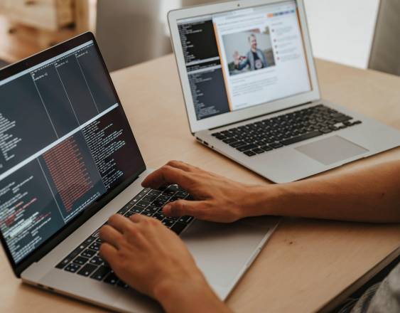 Pexels | La distribución global de PC ha caído un 4,9 por ciento.