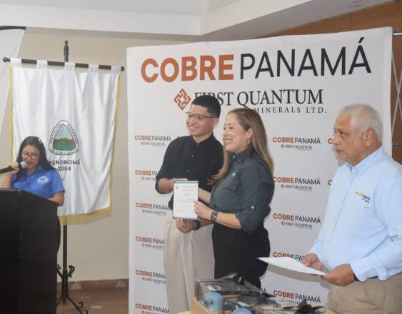 Cobre Panamá gradúa a 47 nuevos expertos en carpintería y fontanería