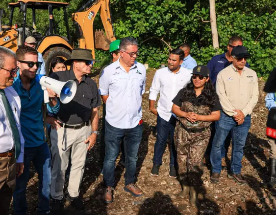 Cortesía | El ministro de Salud Fernando Boyd, el alcalde Mayer Mizrachi, el ministro de Ambiente Juan Carlos Navarro y Ovil Moreno, AAUD.