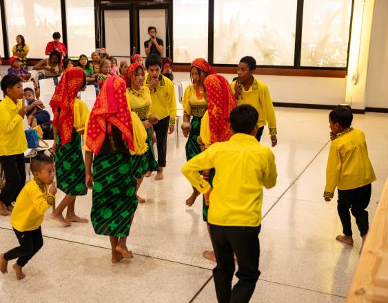 Cortesía | Un grupo de la etnia guna realiza baile tradicional.