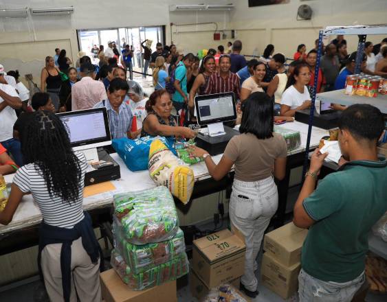 El IMA mantendrá elaboración de bolsas de alimentos y operación de sus 17 tiendas