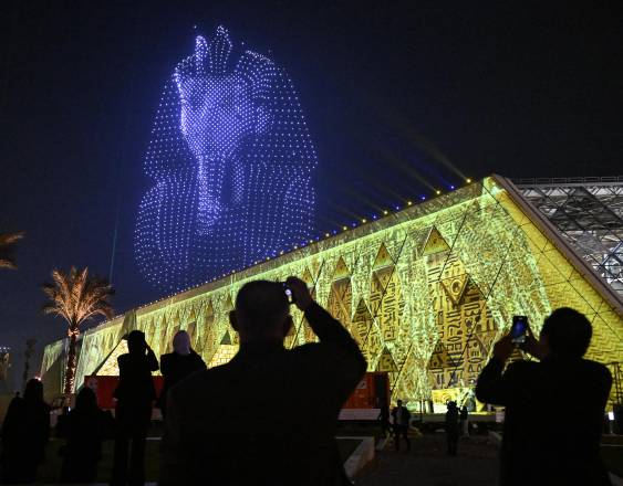 El Cairo acoge un espectáculo faraónico para la inauguración del Gran Museo Egipcio