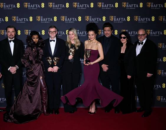 AFP | Elenco y dirección de la cinta estadounidense “Una Batalla tras otra”.