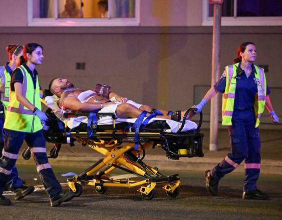 Al menos 11 muertos y 29 heridos en tiroteo durante una celebración judía en una playa de Australia