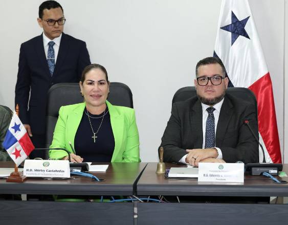 ML | La diputada presidente Shirley Castañedas y Eduardo Vásquez.