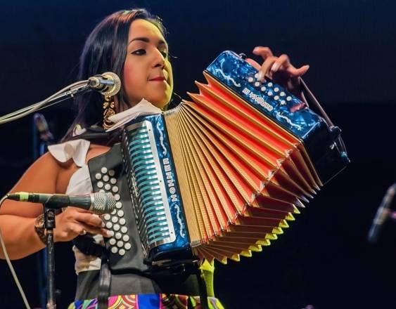 Cortesía | La acordeonista Yeyny Santamaría está enfocada en ayudar a los nuevos talentos a desarrollarse. La pueden contactar en sus redes @yeinysantamaria.