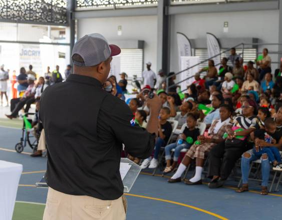 ML | Un reclutador explica a los asistentes todo el proceso.