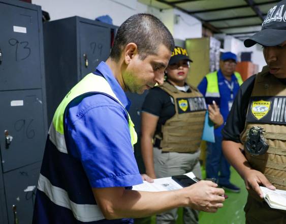 ML | Personal de Mitradel y Migración.