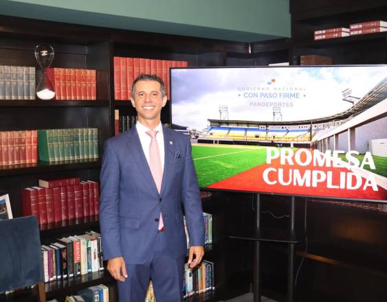 José Miguel Andrade | El director general de Pandeportes Miguel Ordóñez, junto a una presentación sobre el reconstruido estadio ROberto Mariano Bula, en Colón.