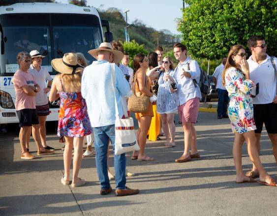 FOTO ATP | Turistas en Panamá. Los mismos esperan en un punto de encuentro para visitar lugares.