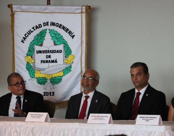 ML | Autoridades de la Universidad de Panamá y la Unión Panameña de Aviadores.
