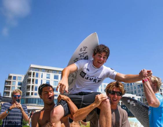 Teo Grani se convierte en el primer centroamericano en coronarse en la WSL Pro Junior