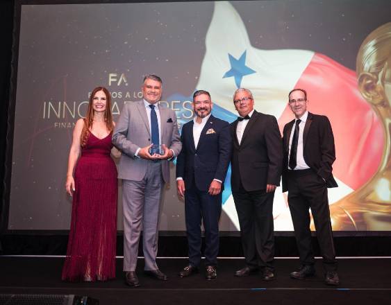 Caja de Ahorros recibe Premio Plata por innovación digital