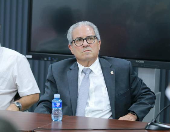 “No arriesgaremos al personal”: ministro de Salud evaluará el cierre temporal de centros que sufran violencia