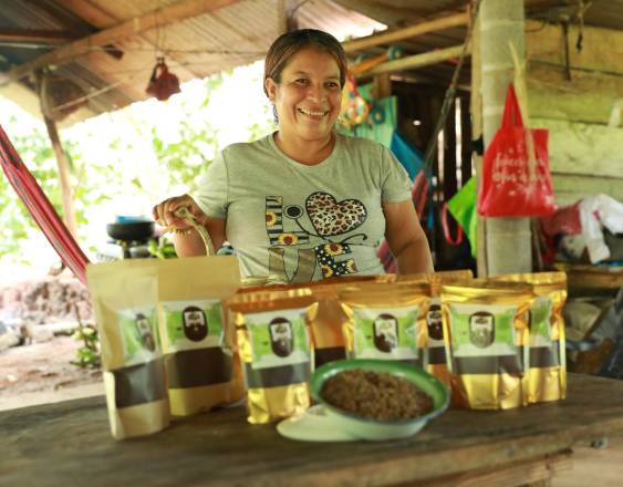 Nuevos mercados se rinden al café de paila producido por mujeres de Capira
