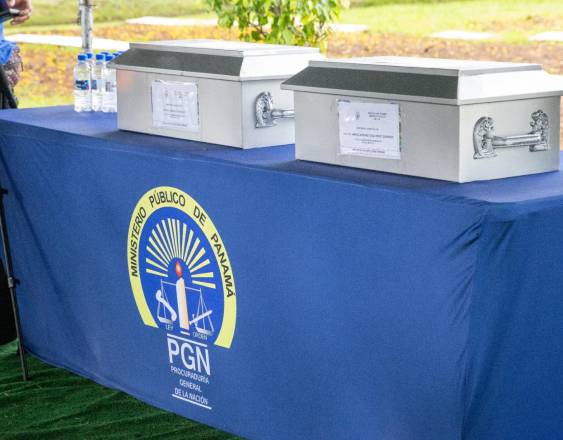 PGN | Urnas con los restos identificados.