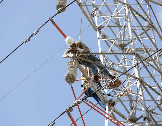 Respaldan reformas a ley que regula el sector eléctrico