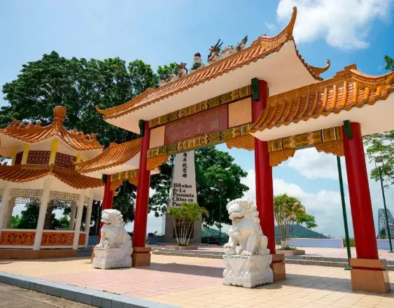 ML | El monumento chino que estaba ubicado en el mirador del Puente de las Américas.