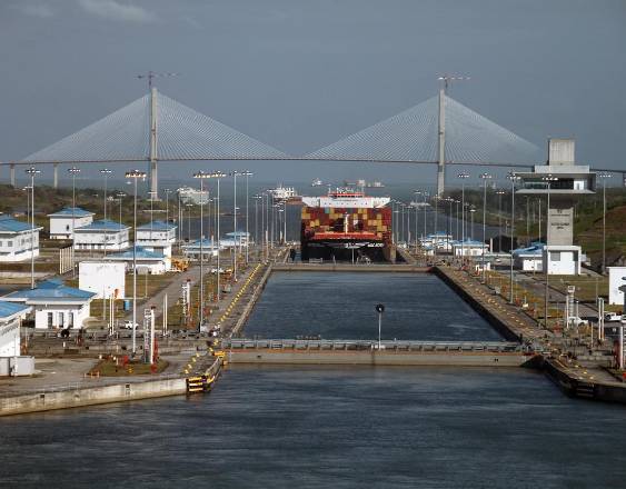Panamá planea iniciar en un año los reasentamientos para construir embalse en el canal