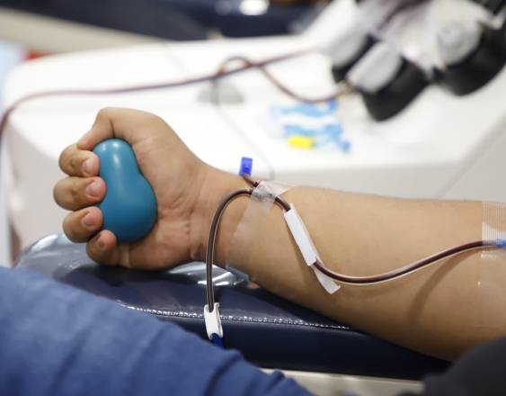 Cortesía | Una persona donando sangre.